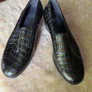 Stuart Weitzman Loafers Wedge Heel Green Embossed Crocodile Print Size 6 EUC